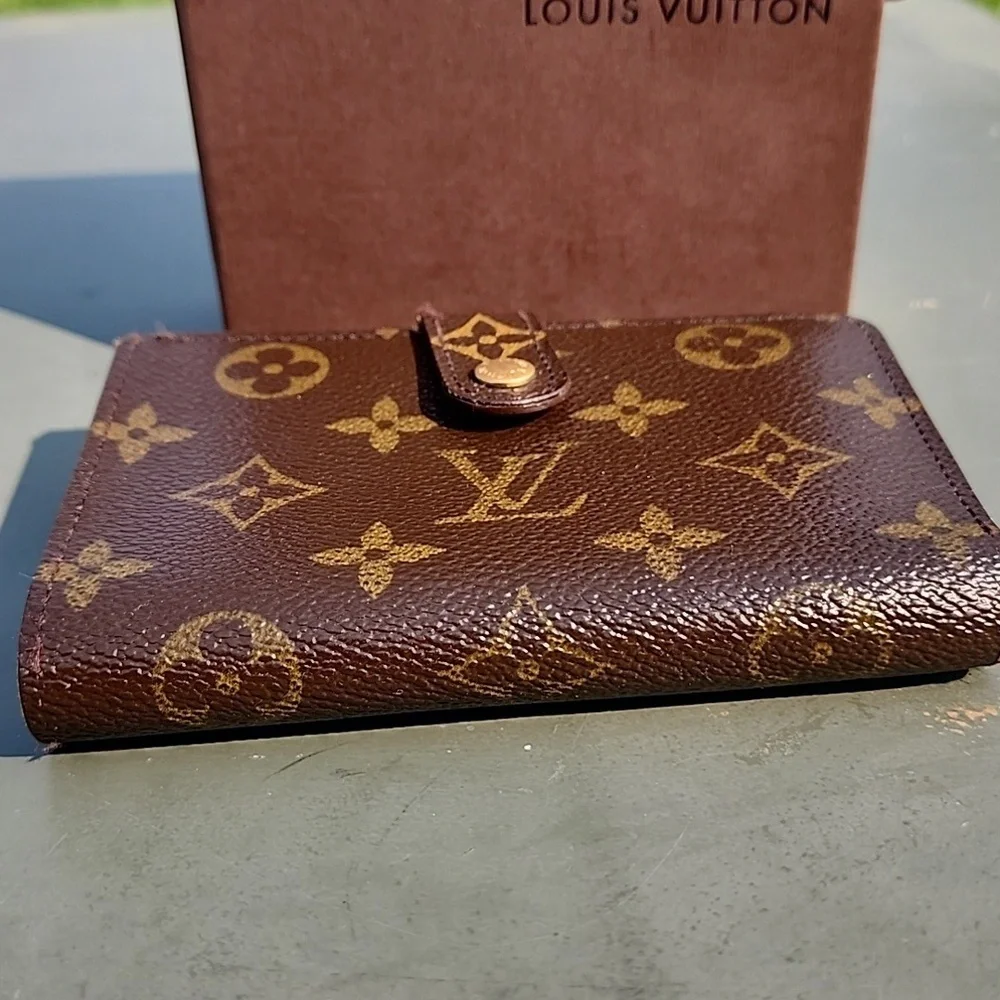 Authentic Louis Vuitton kisslock wallet